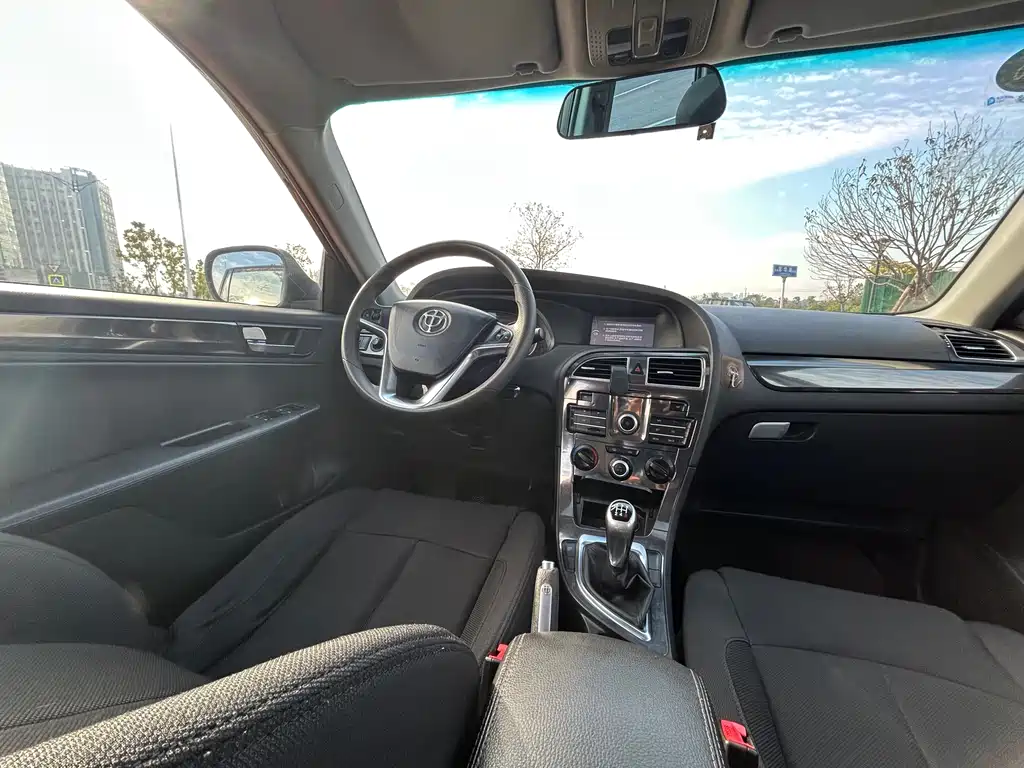 Brilliance V5 中华V5 2014款 1.5 T 手动两驱运动型