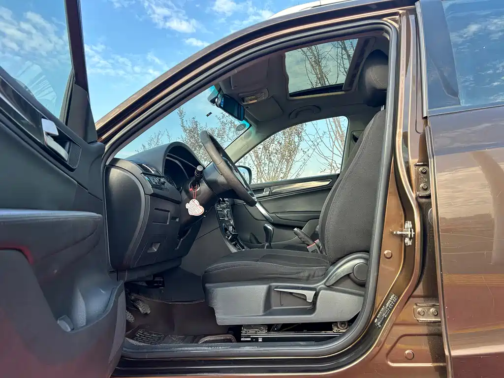 Brilliance V5 中华V5 2014款 1.5 T 手动两驱运动型
