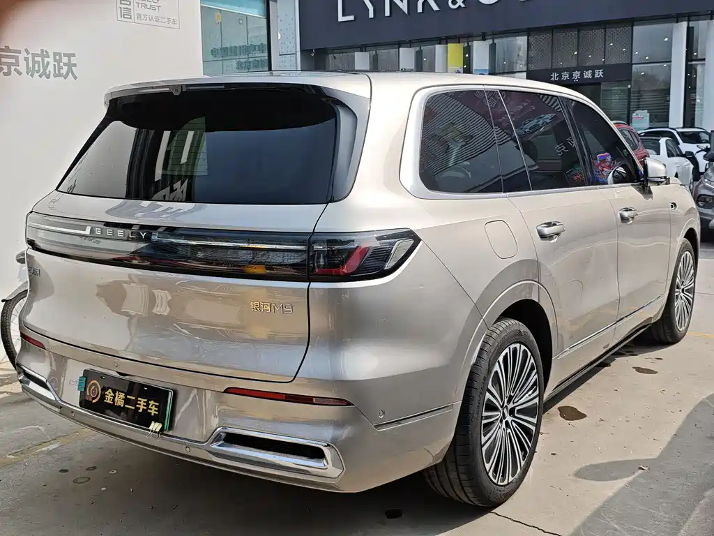 Galaxy M9 210 km 4 WD Navigator