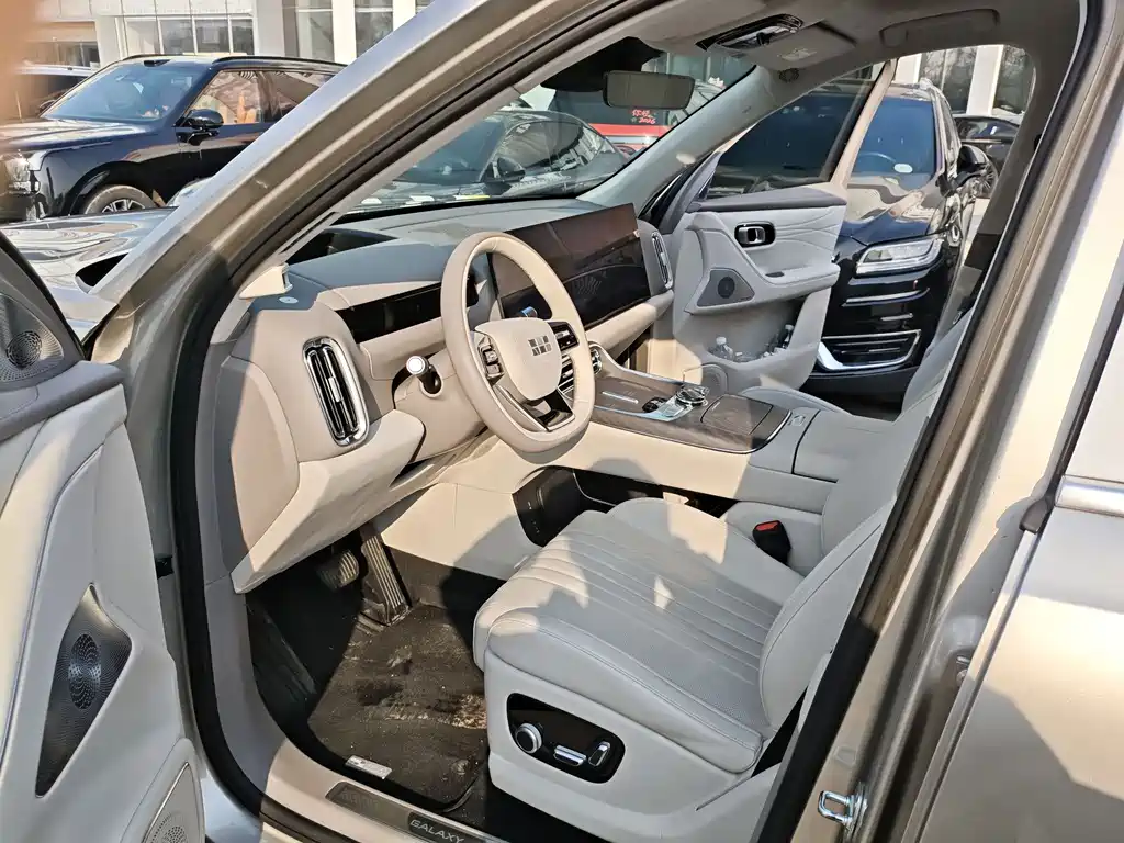 Galaxy M9 210 km 4 WD Navigator