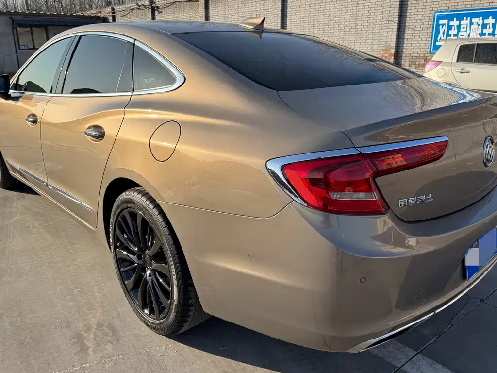 LaCrosse 28 T Luxury