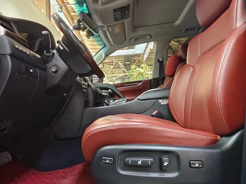 Lexus LX 570 Dynamic Luxury