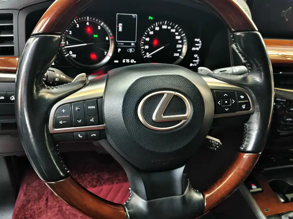 Lexus LX 570 Dynamic Luxury
