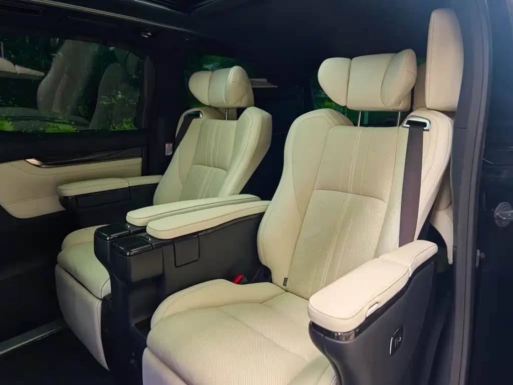 Lexus LM 300 h 7-seat Elegant