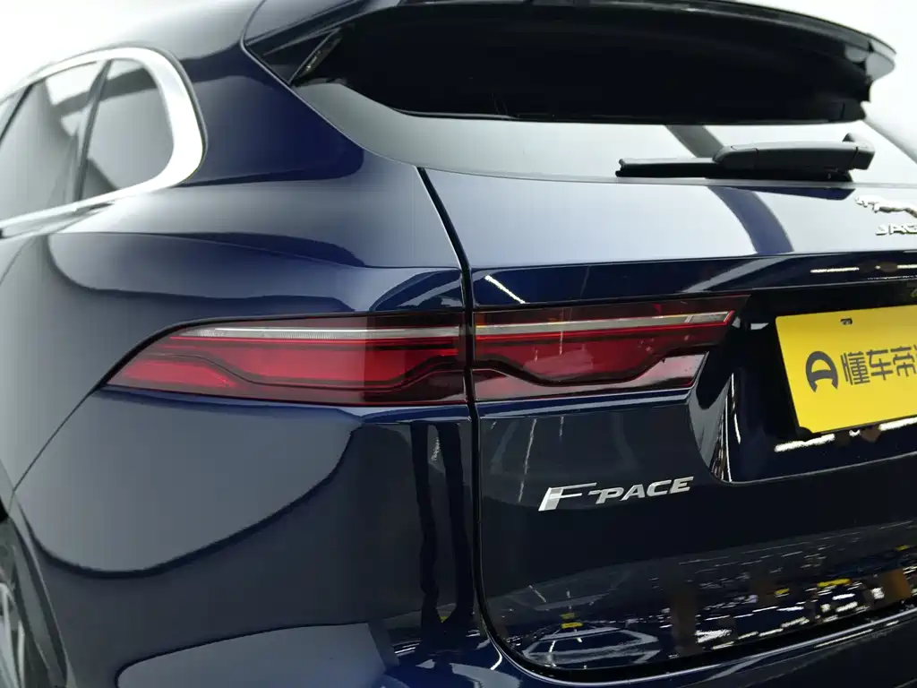 Jaguar F-PACE 250 PS R-Dynamic S