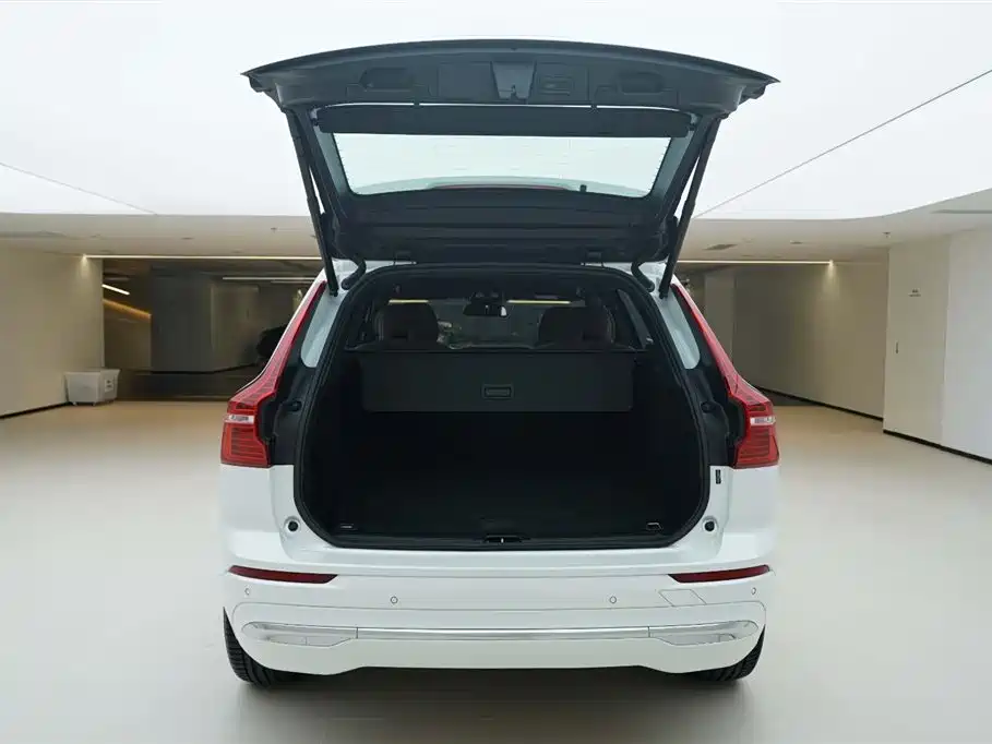 Volvo XC60 B5 4 WD Smart Ease Luxury