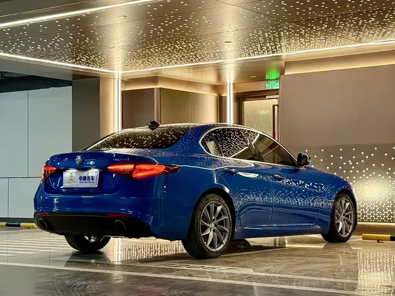 Alfa Romeo Giulia 2.0 T 280 HP Luxury