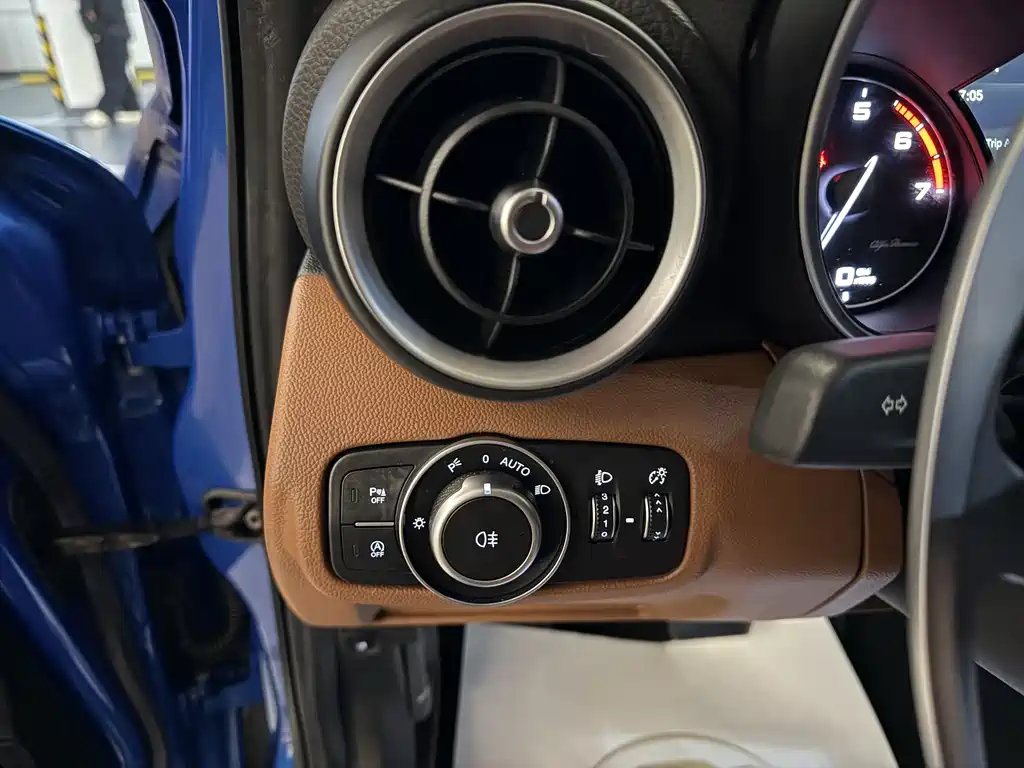 Giulia 2.0 T 280 HP Luxury