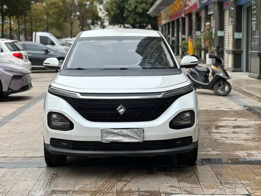 Baojun RM-5 1.5 L Manual 24 Hours Online Elite 7-seat