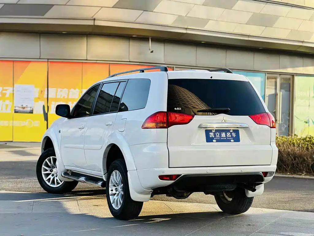 Pajero Sport 3.0 L Auto 2 WD Luxury