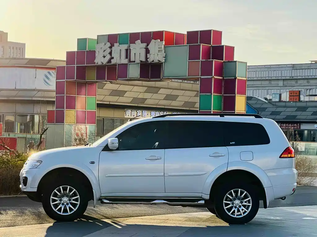Pajero Sport 3.0 L Auto 2 WD Luxury