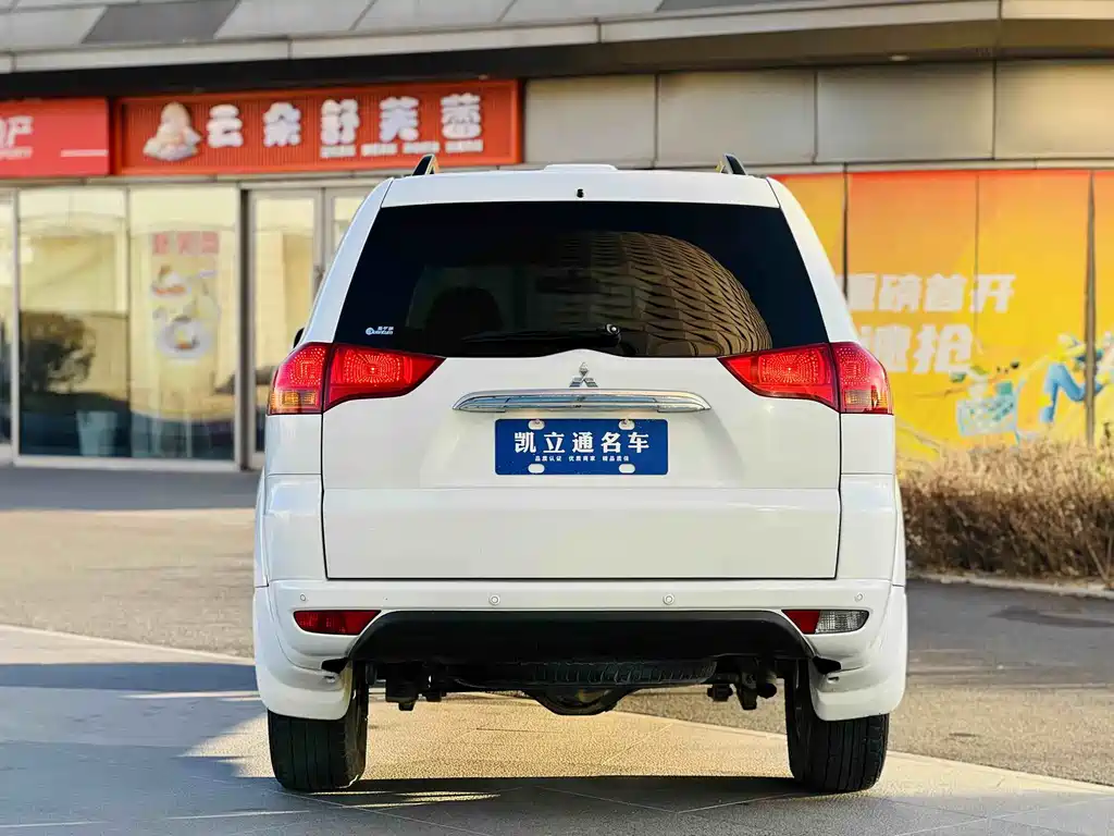 Pajero Sport 3.0 L Auto 2 WD Luxury