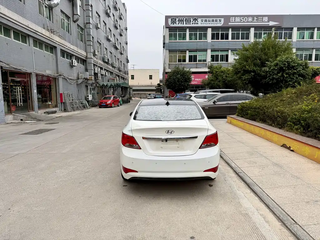 Accent 1.4 L Auto Leading GLX