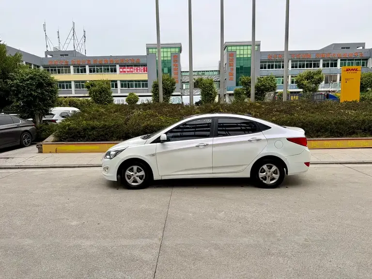 Hyundai Accent 1.4 L Auto Leading GLX