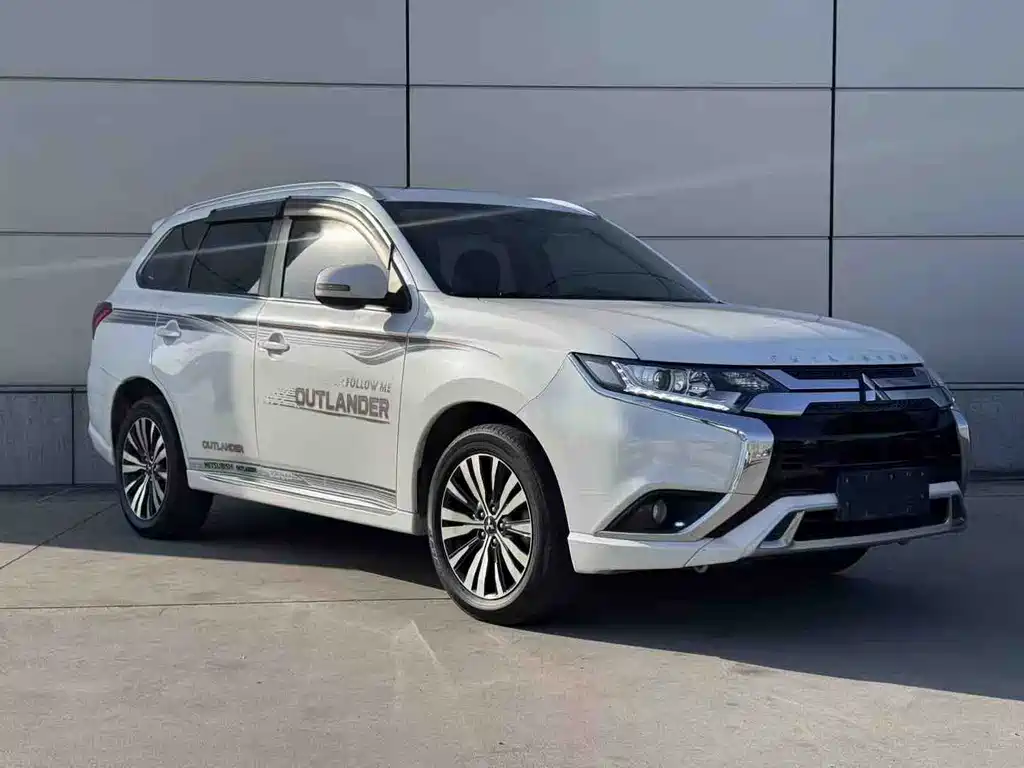 Outlander Facelift 2.0 L 2 WD Smooth Enjoyment 5-seat