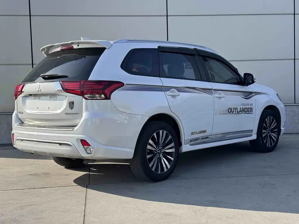 Outlander Facelift 2.0 L 2 WD Smooth Enjoyment 5-seat