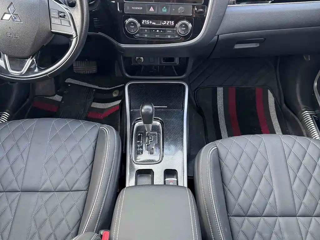 Outlander Facelift 2.0 L 2 WD Smooth Enjoyment 5-seat