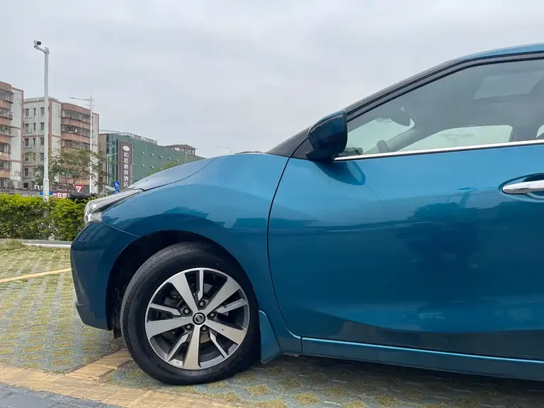 Nissan Lannia 1.6 L CVT Cool