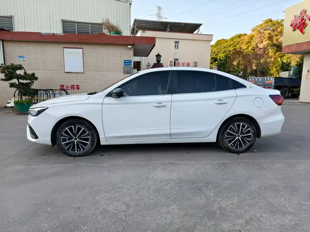 Roewe i5 1.5 L CVT Diamond