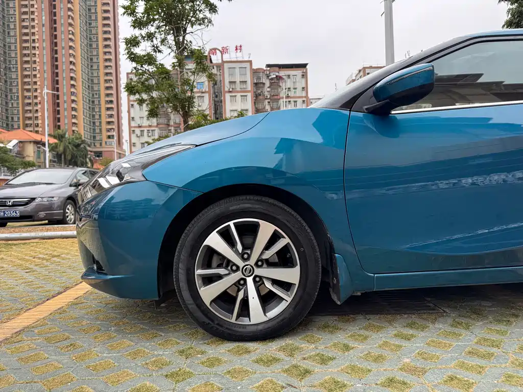 Lannia 1.6 L CVT Cool