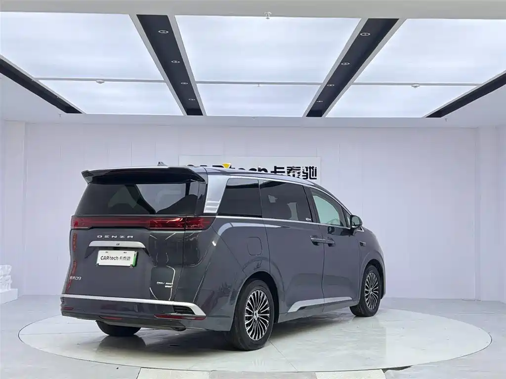 Denza D9 DM-i Smart Drive 1020 4 WD Flagship