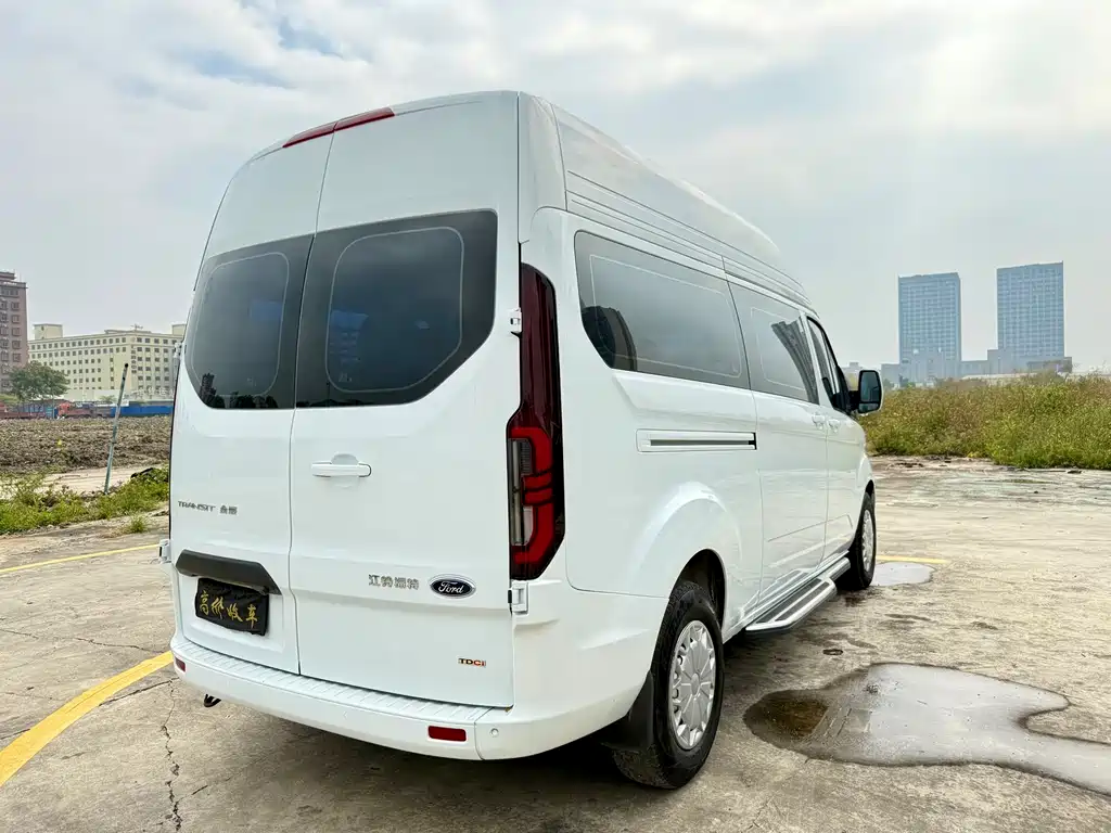 Transit 2.0 T Diesel Manual Business Travel MWB Mid Roof 7 8 9-seat