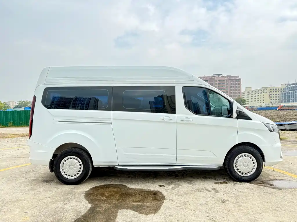 Transit 2.0 T Diesel Manual Business Travel MWB Mid Roof 7 8 9-seat