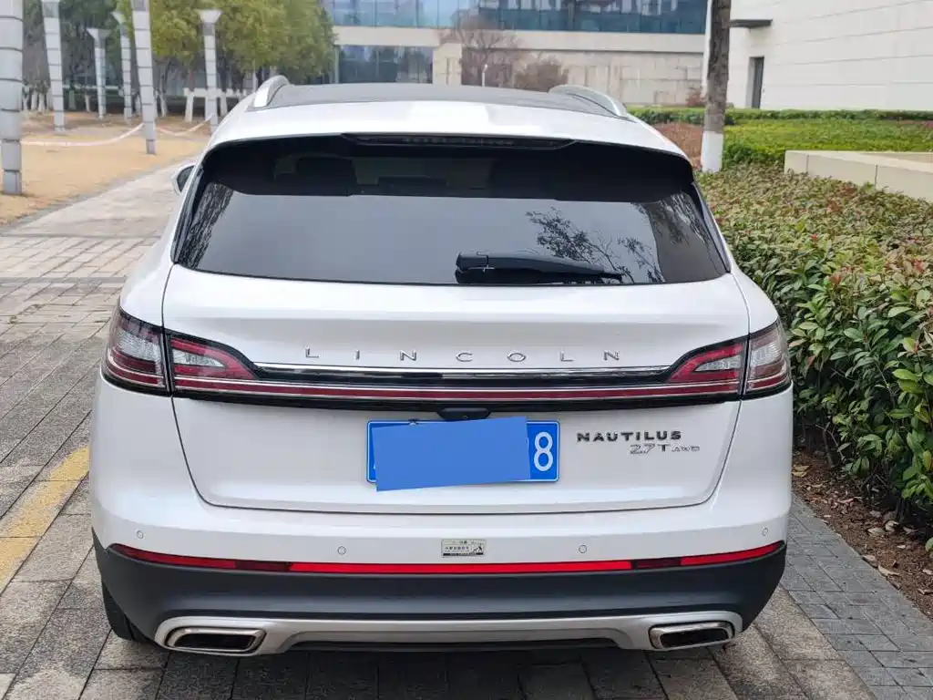 Nautilus Facelift 2.7 T 4 WD Honor Shine