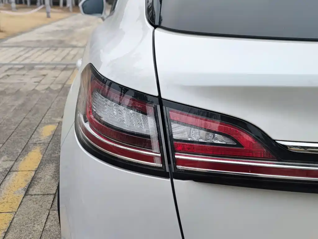 Nautilus Facelift 2.7 T 4 WD Honor Shine