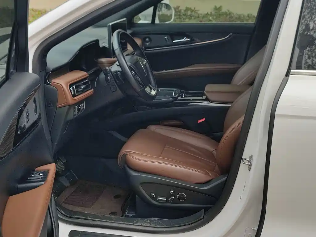 Nautilus Facelift 2.7 T 4 WD Honor Shine