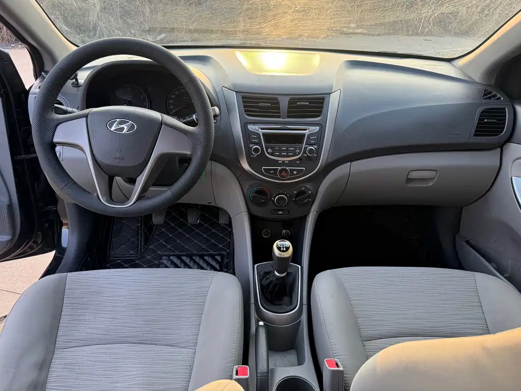Accent 1.4 L Manual Top TOP