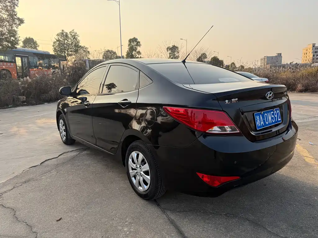 Accent 1.4 L Manual Top TOP