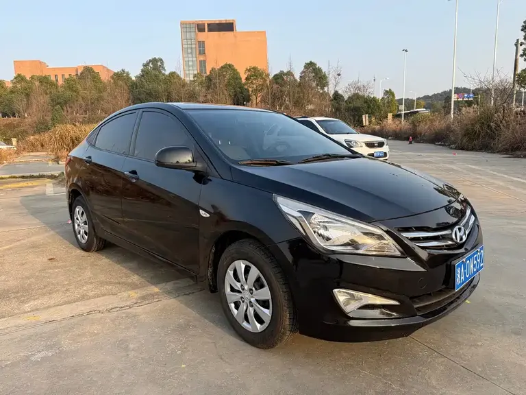 Hyundai Accent 1.4 L Manual Top TOP