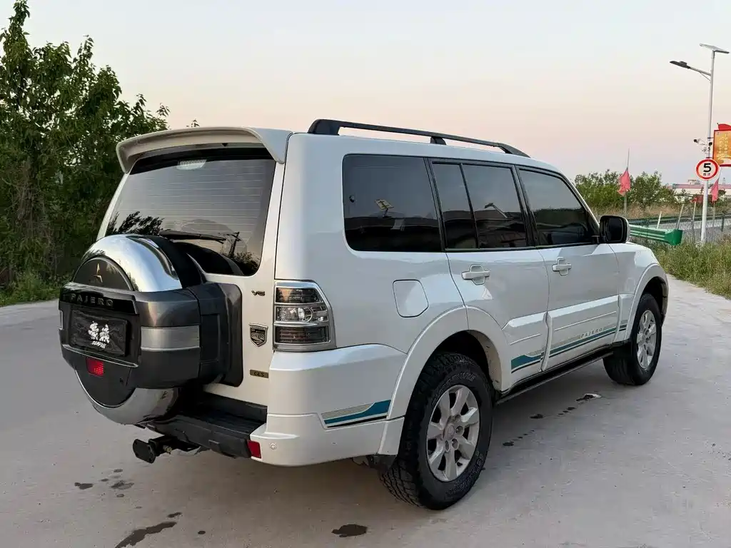 Pajero (Import) 3.0 L Auto Standard