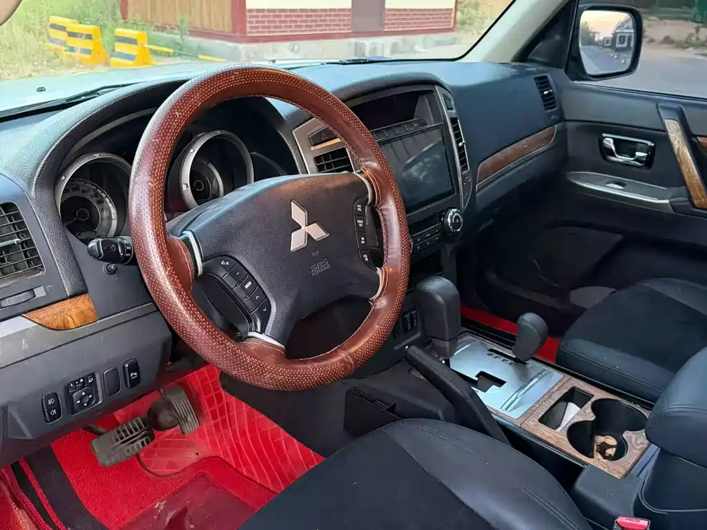 Pajero (Import) 3.0 L Auto Standard