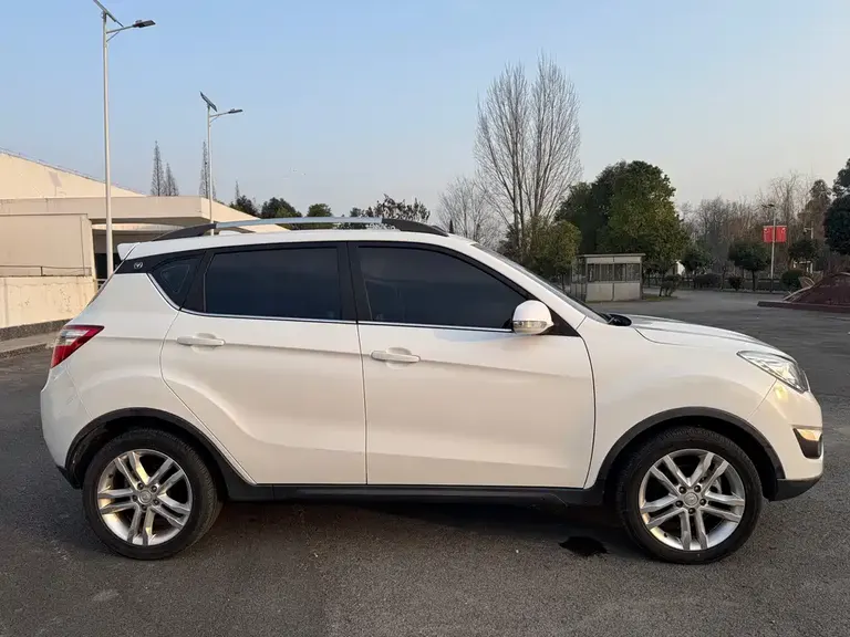 Changan CS35 1.6 L Auto Luxury CN-V