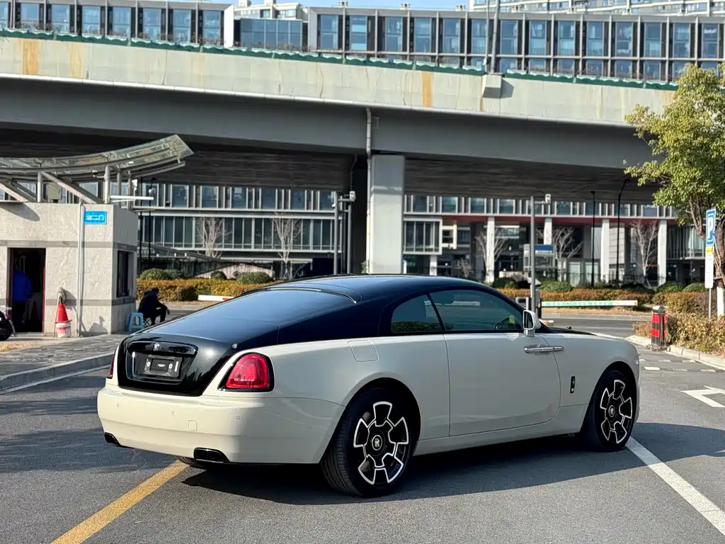 Wraith 6.6 T Black Badge