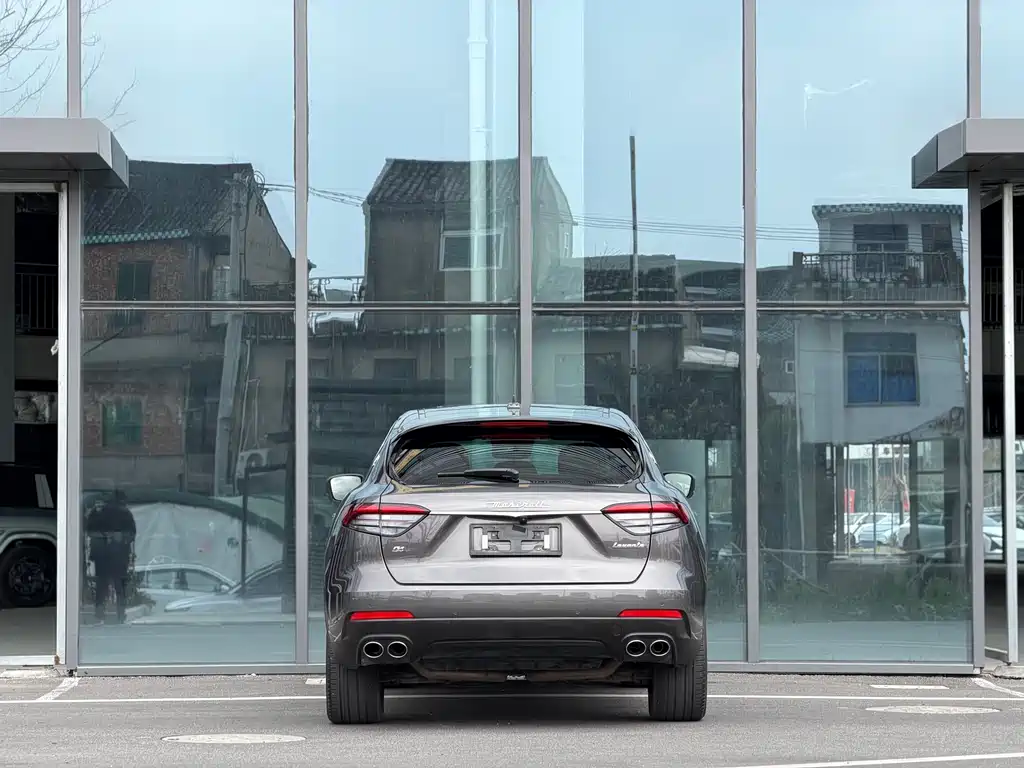 Levante 3.0 T Standard
