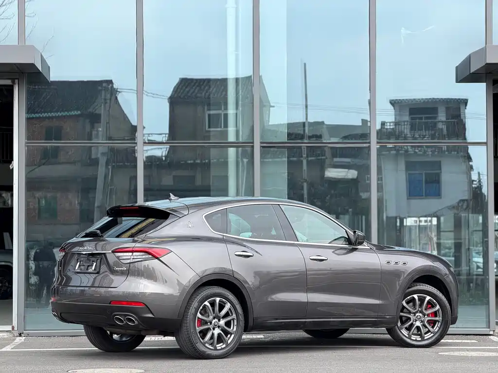Levante 3.0 T Standard