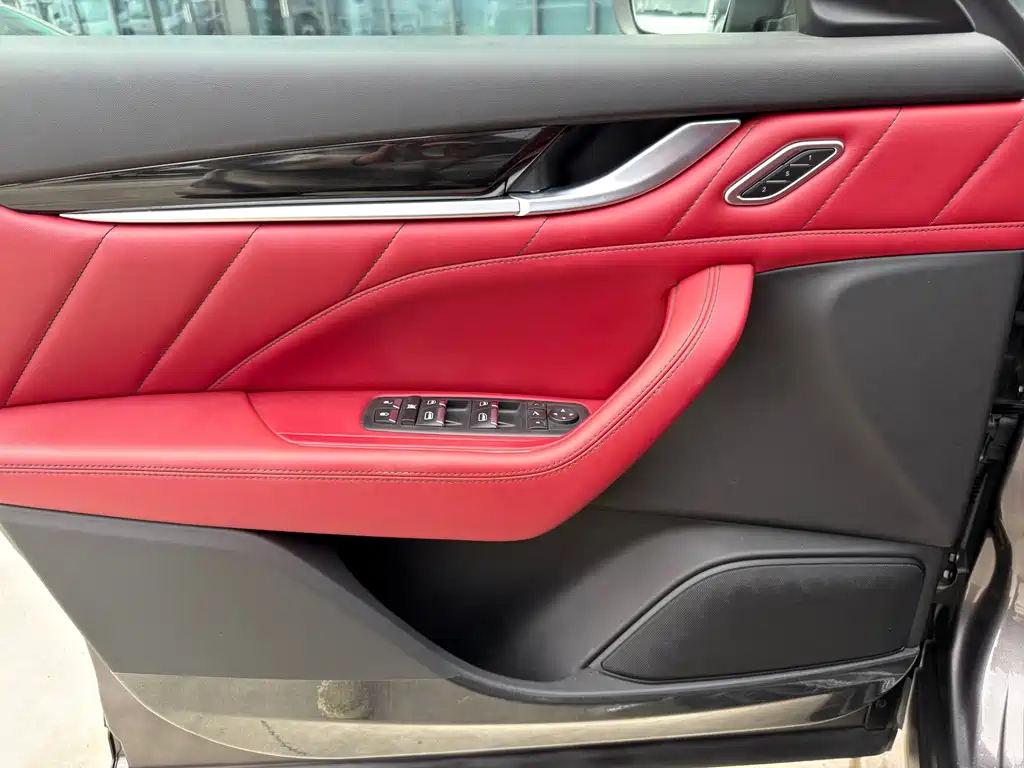 Levante 3.0 T Standard