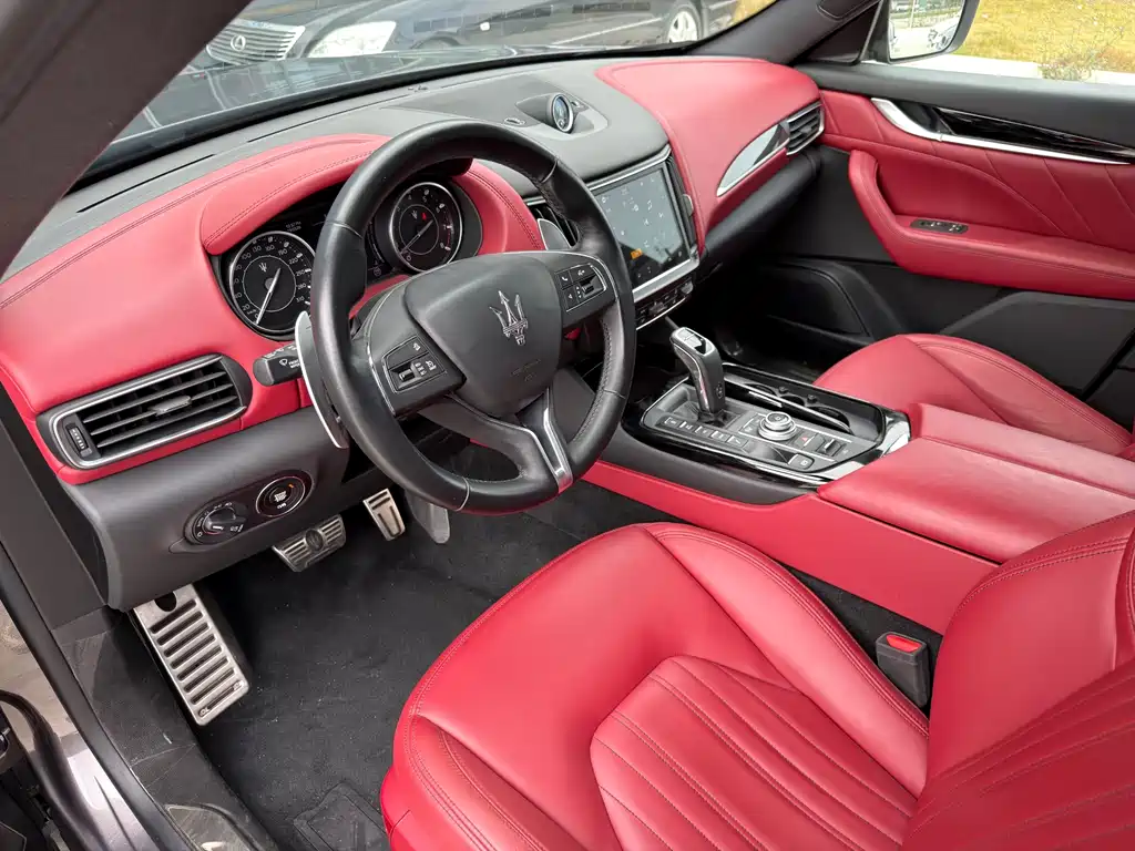 Levante 3.0 T Standard
