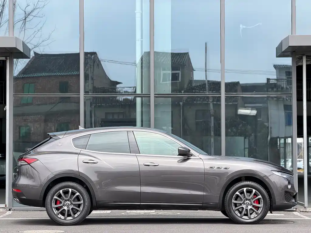 Levante 3.0 T Standard