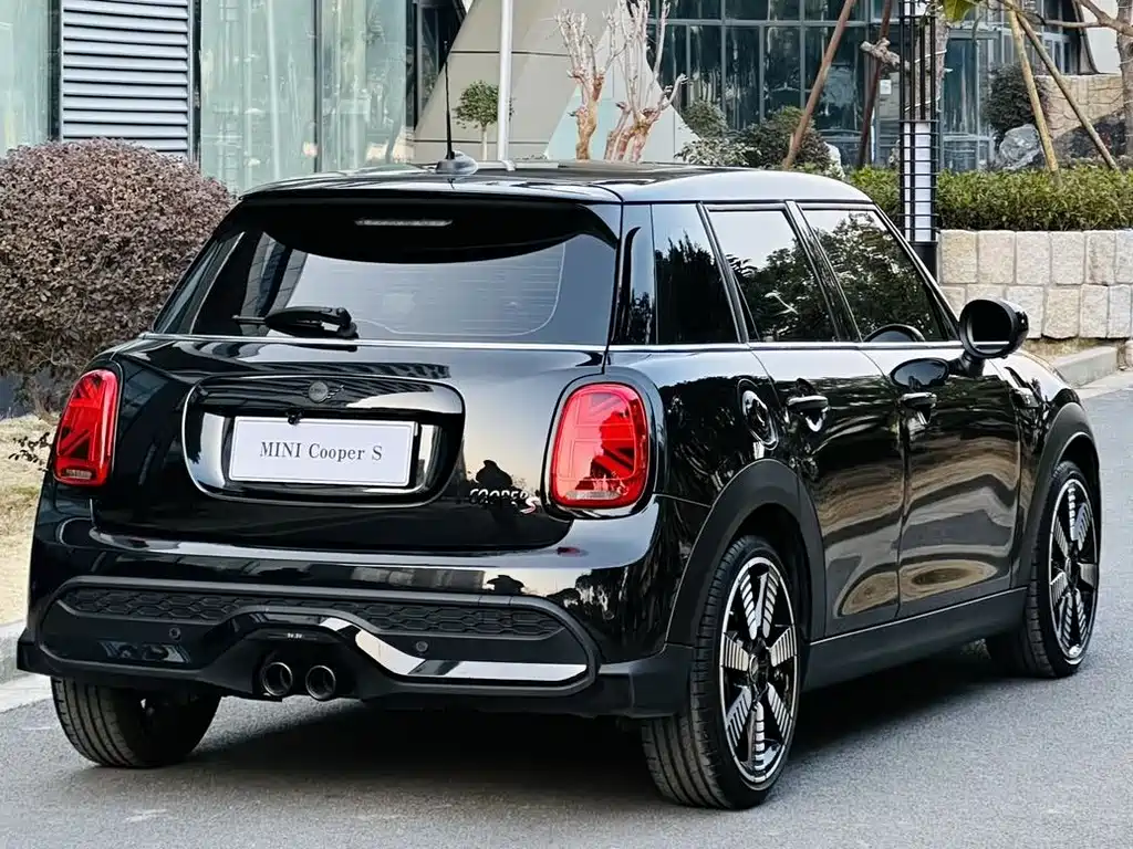 MINI Facelift 2.0 T COOPER S Artist 5-door