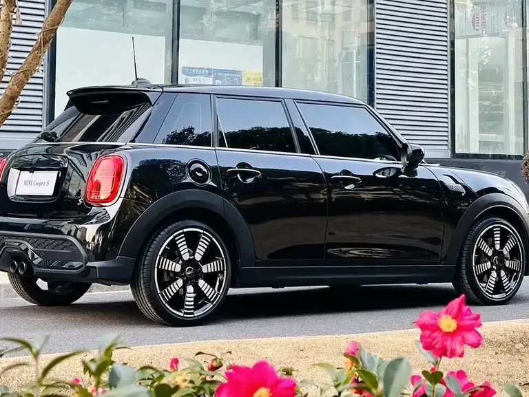 MINI Facelift 2.0 T COOPER S Artist 5-door