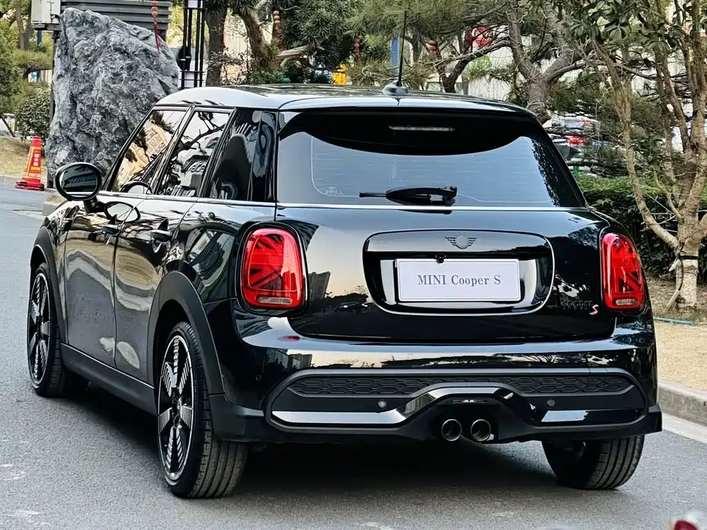 MINI Facelift 2.0 T COOPER S Artist 5-door