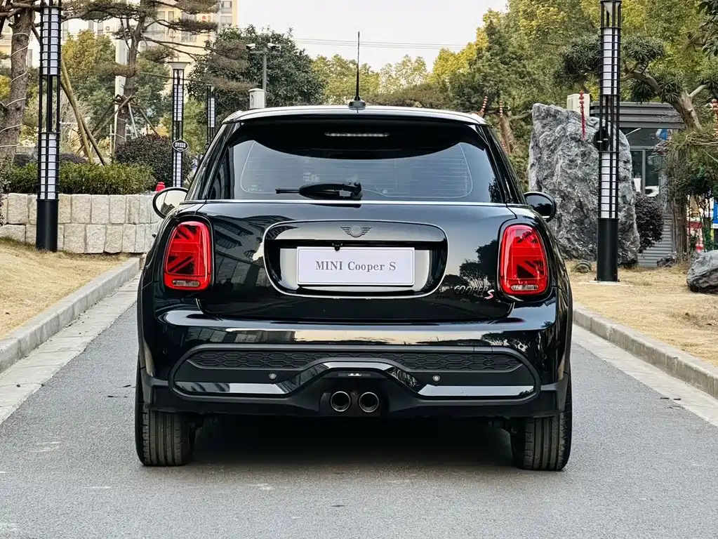 MINI Facelift 2.0 T COOPER S Artist 5-door
