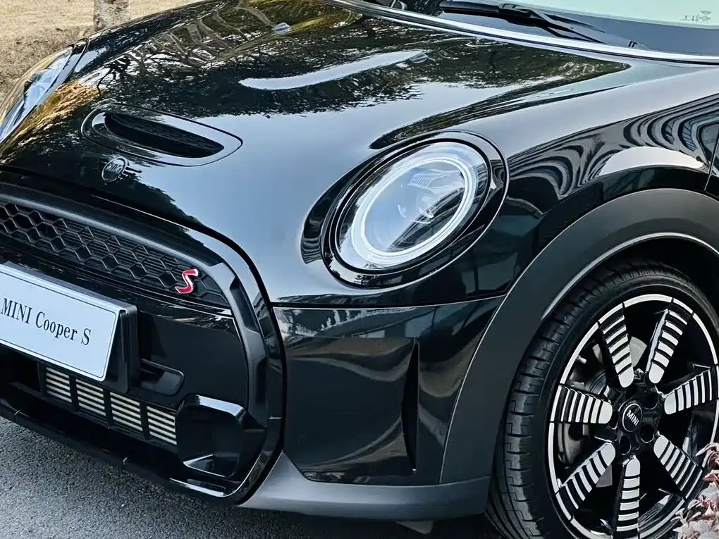 MINI Facelift 2.0 T COOPER S Artist 5-door