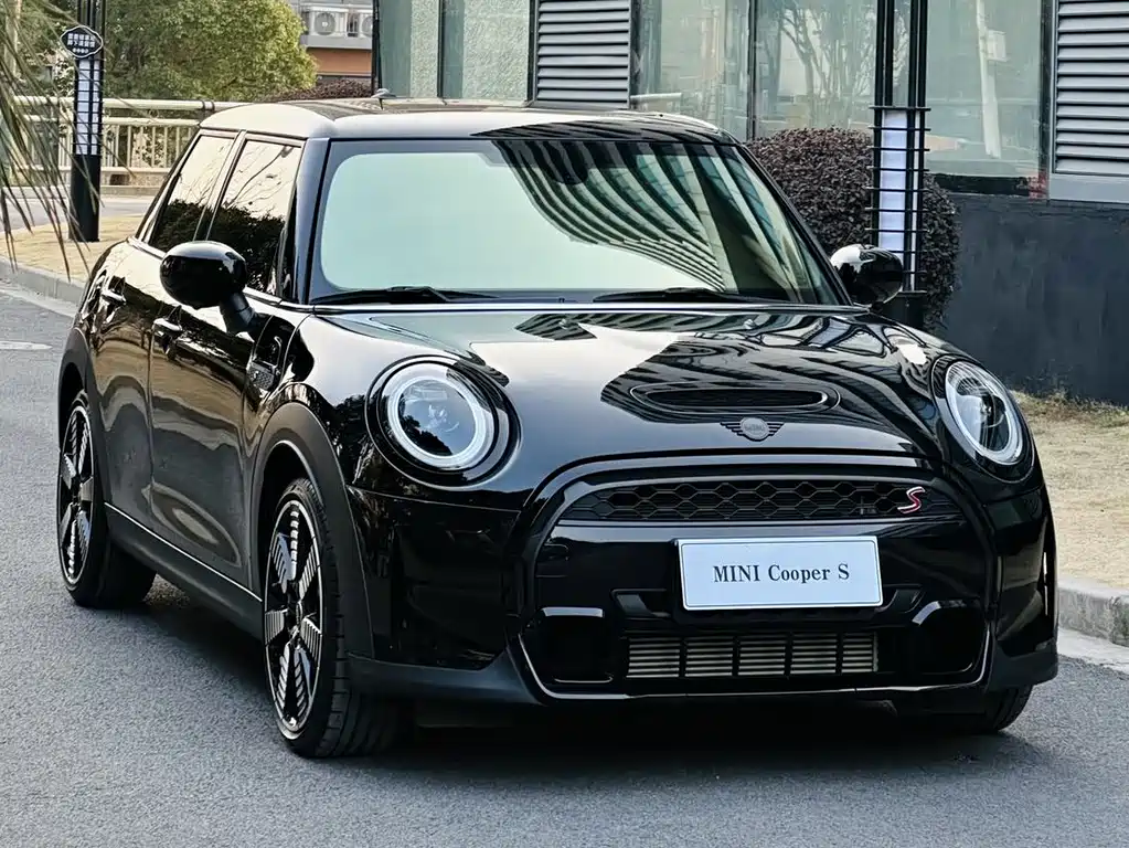 MINI Facelift 2.0 T COOPER S Artist 5-door