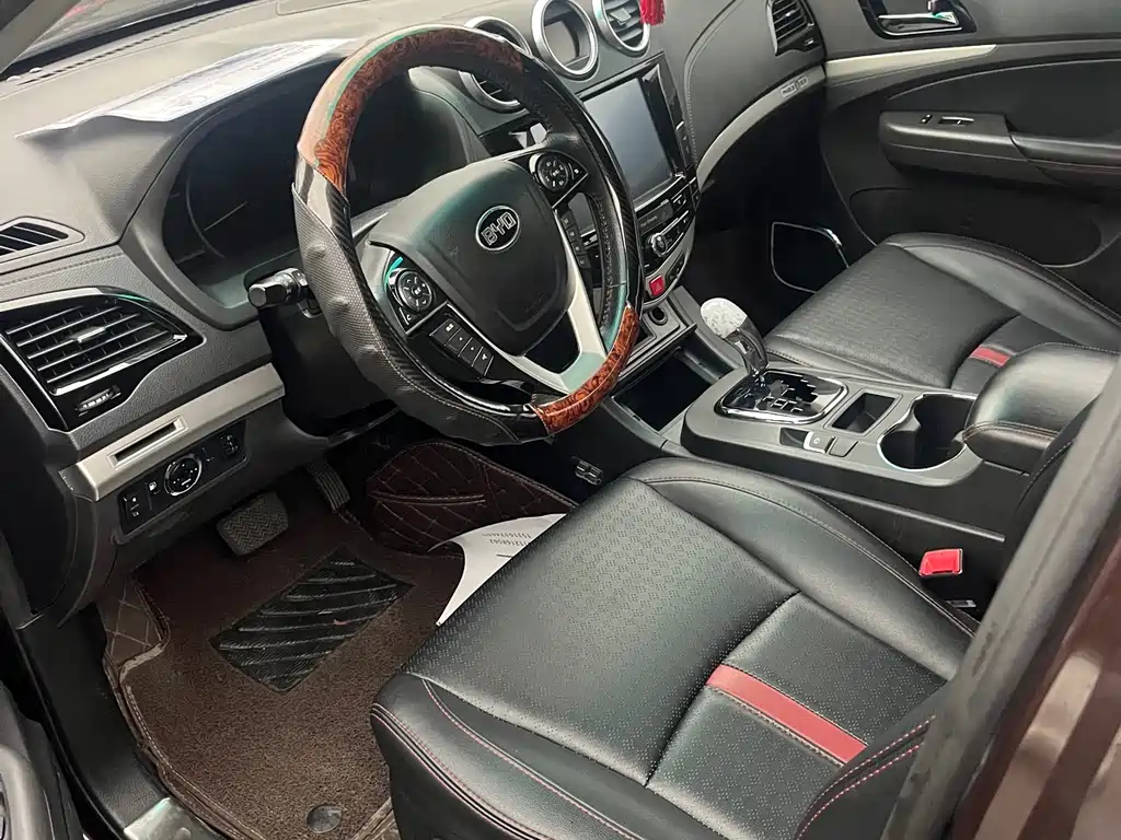 BYD S7 2.0 T Auto Distinguished