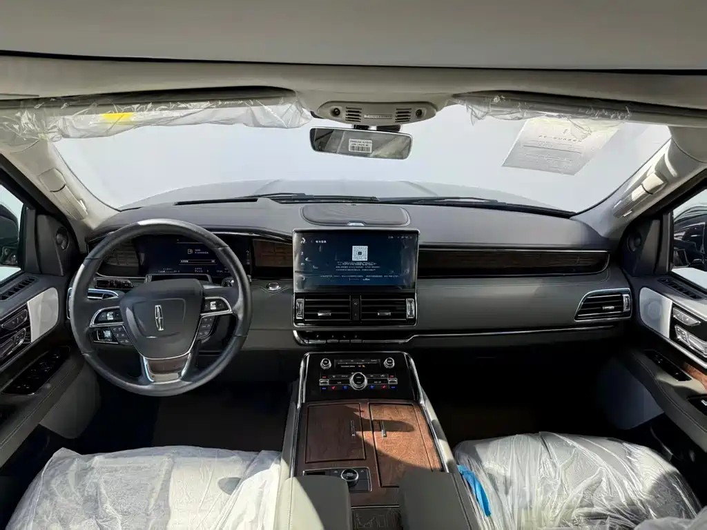 Navigator 3.5 T LWB President